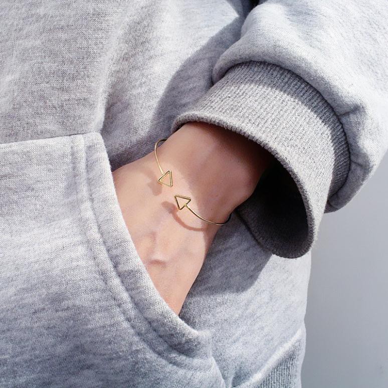 vòng tay mũi tên T1