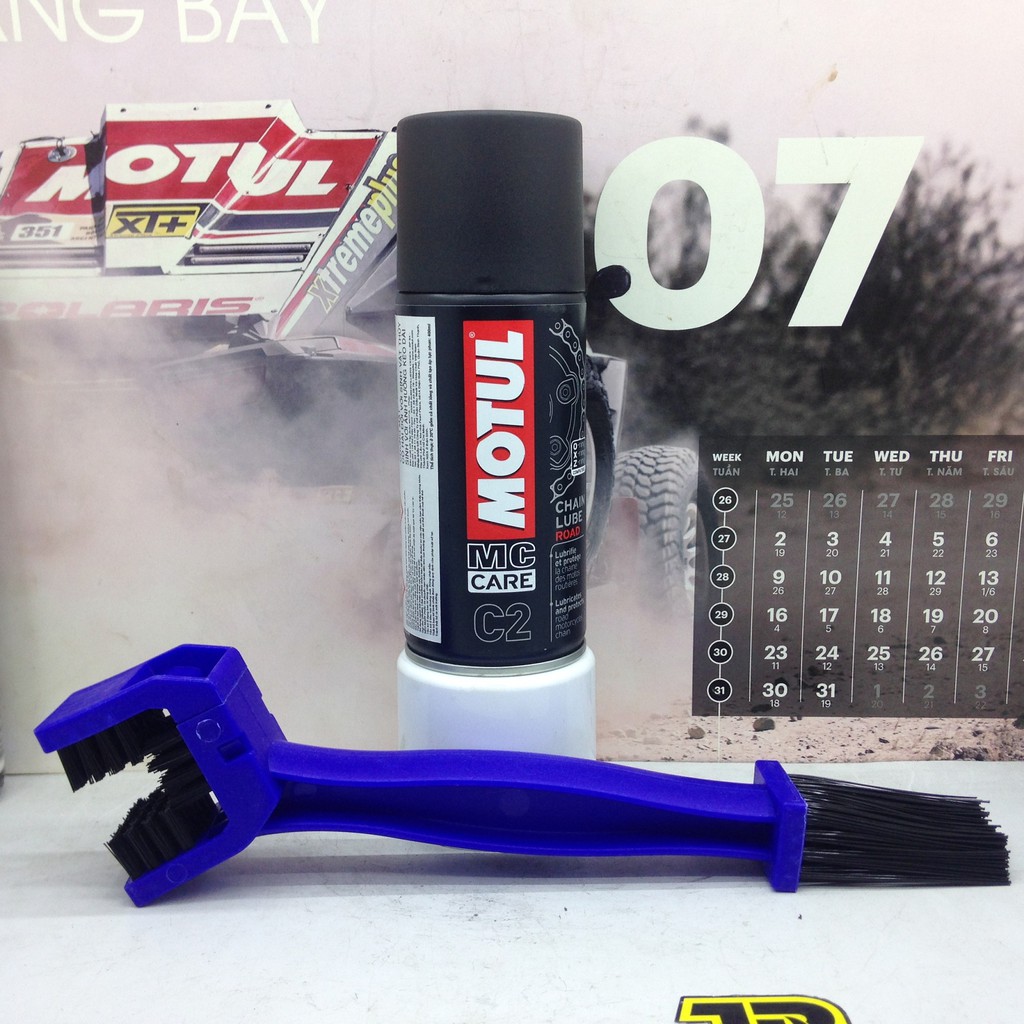 Chai xịt sên Motul C2 150ml và chải sên 3D