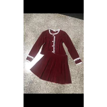 H1- set 2 món nhung , chân váy xoè, áo viền ren nhọn