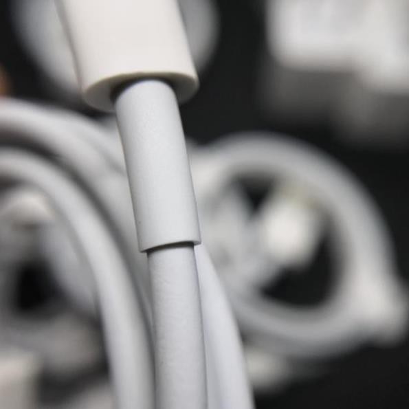 Cáp sạc iPhone Apple Lightning theo máy Xs - BH 12 tháng - chính hãng
