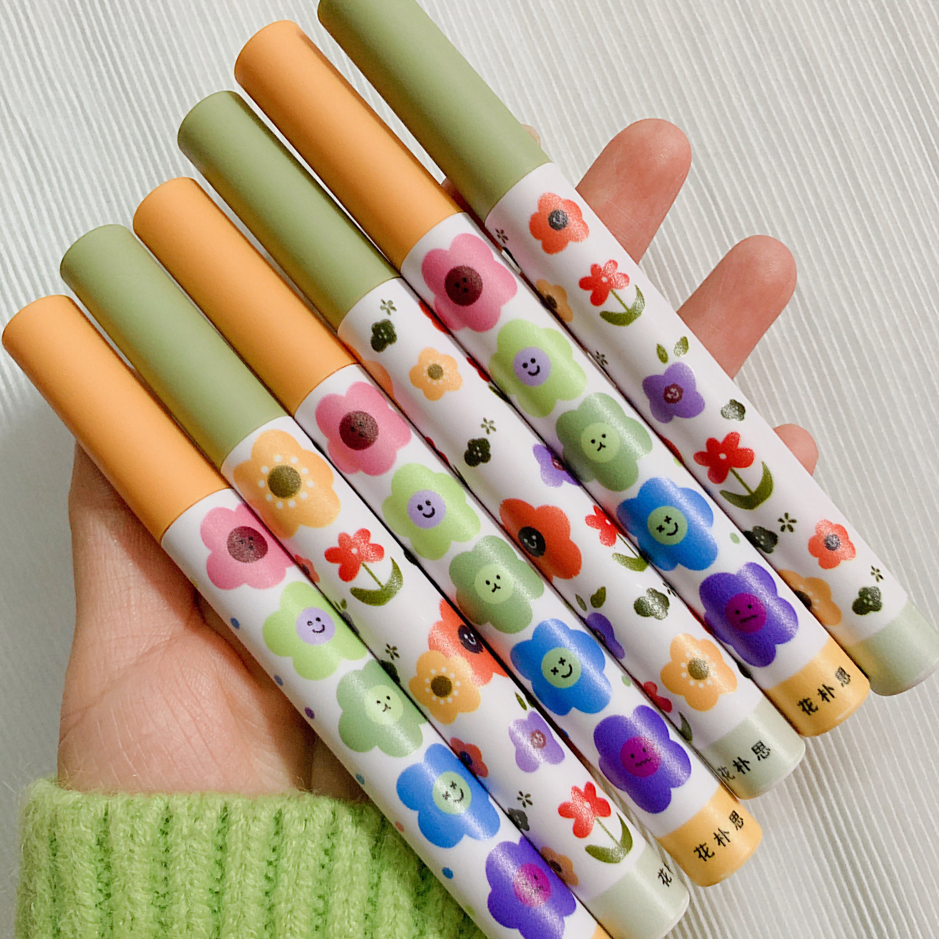 【HPS】Huahua Smiley Lip Glaze Matte Velvet Lipstick Matte Lip Gloss Nhật Bản màu nâu hạt dẻ không thấm nước và chống thấm mồ hôi Lip Glaze