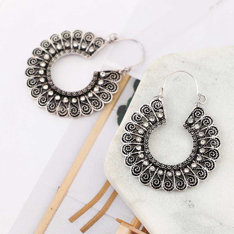 Khuyên Tai Tròn Khắc Hoa Văn Rỗng Bằng Đồng Phong Cách Bohemian