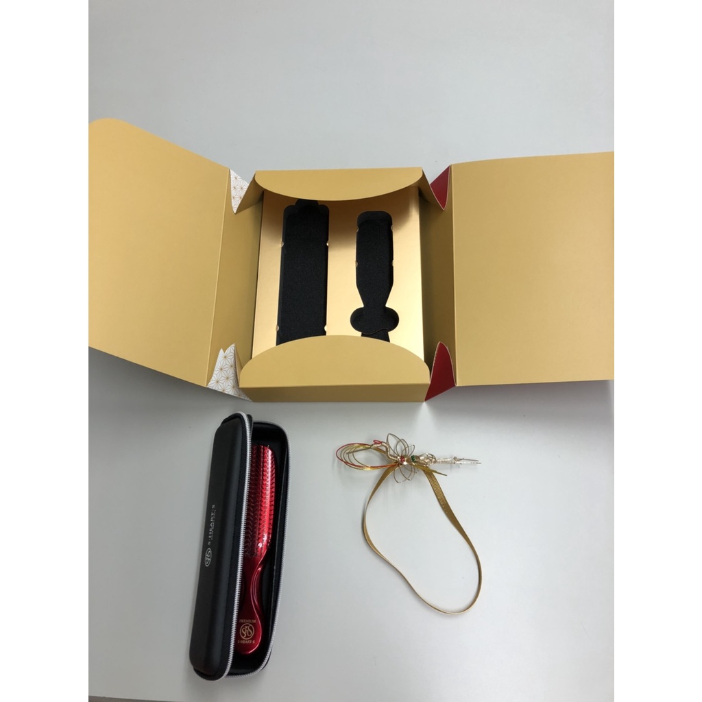 Lược Scalp Brush World Premium Long Gift box – Red Color