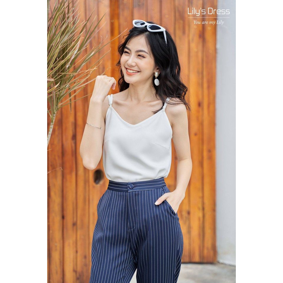 Set Blazer Kẻ Xanh Navy 4 cúc dáng ngắn + quần âu by Lilie | BigBuy360 - bigbuy360.vn
