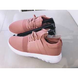 Giày Gu có sẵn
