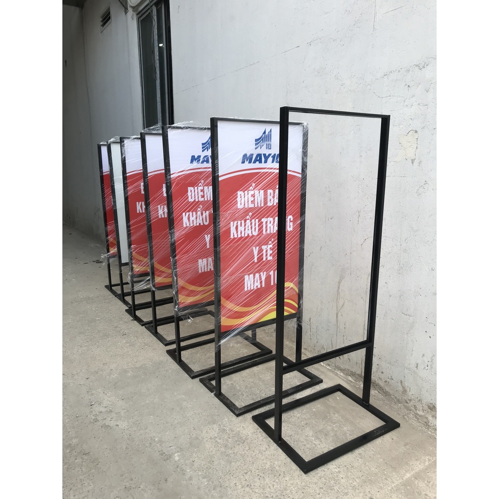 Standee chân sắt, khung sắt ngoài trời