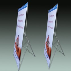 Standee X Tăng Đơ Sắt Điều Chỉnh Kích Thước