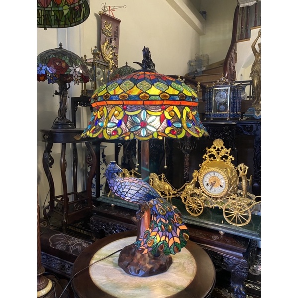 Đèn Tiffany con công chao xoè