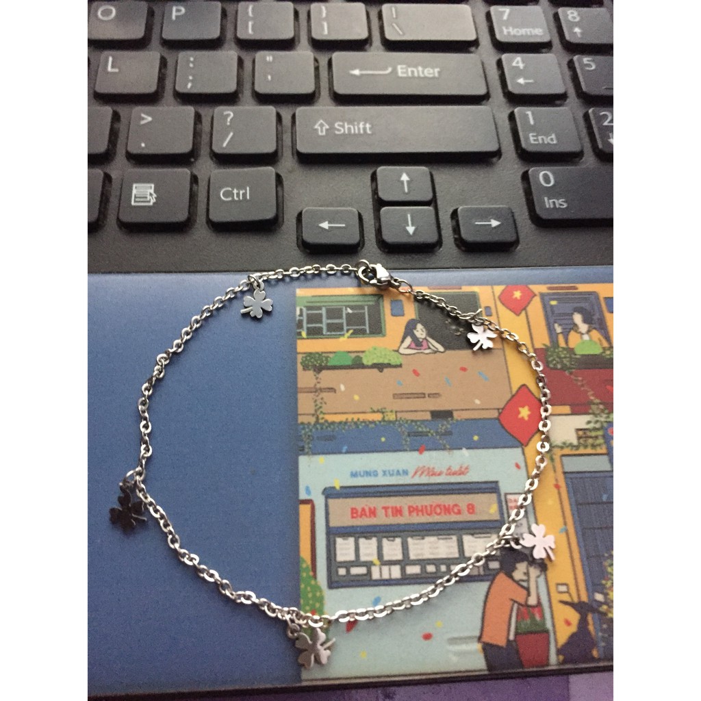 Lắc chân ,tay cỏ 4 lá