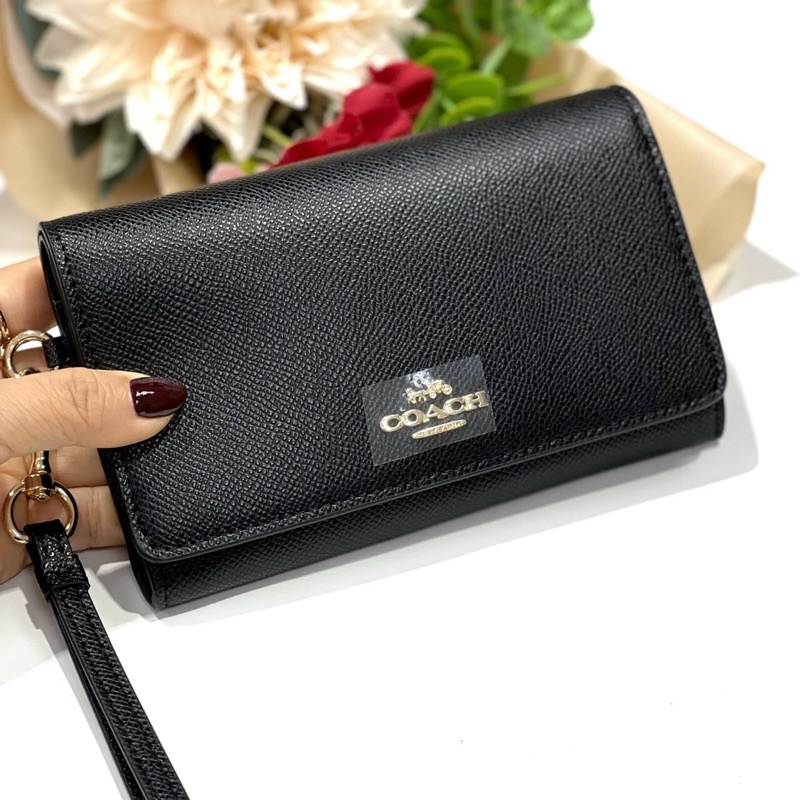 Ví gập Coach size trung da thật pha canvas kèm móc tay tiện dụng