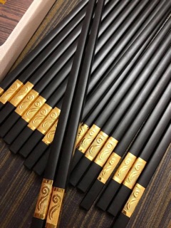 ĐŨA HỢP KIM MẠ VÀNG ( 10 đôi )