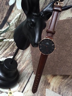 Đồng Hồ Nữ DW Petite Dây Da - 32mm