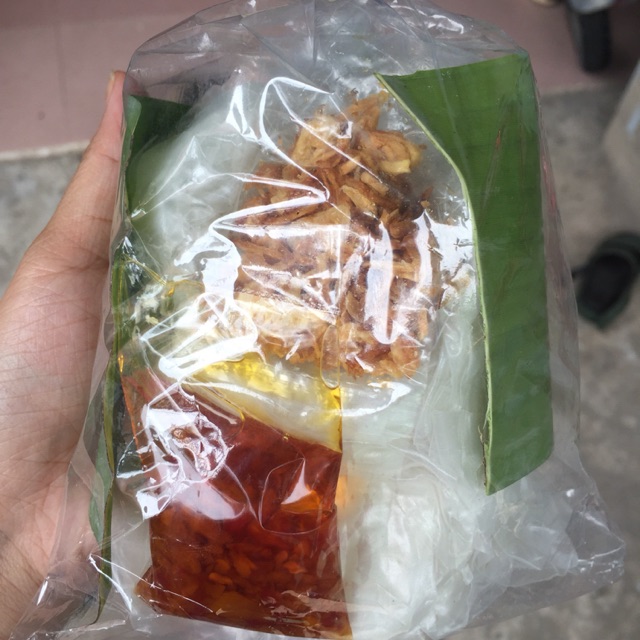 Bánh tráng sate ủ lá chuối
