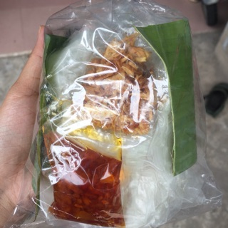 Bánh tráng sate ủ lá chuối