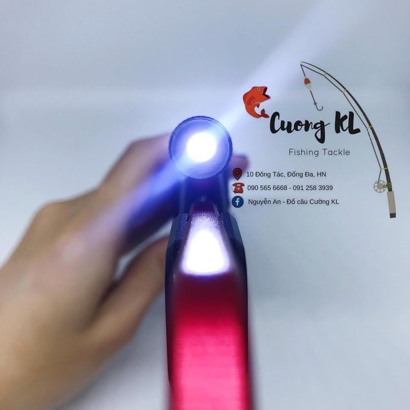 Kìm kẹp cá có đèn đi kèm tiện dụng
