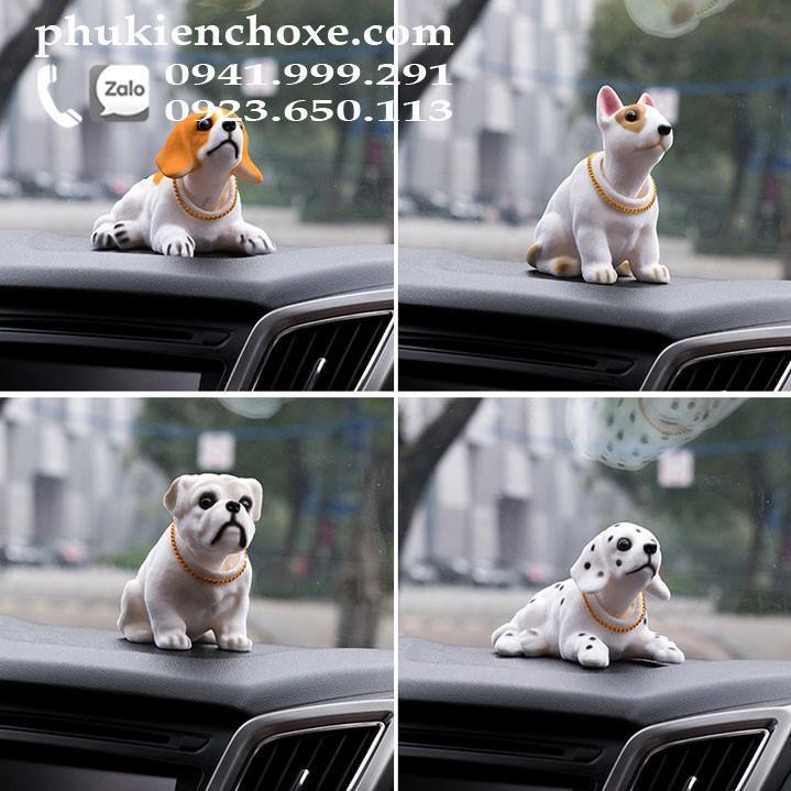 Chó lắc lư trên xe hơi - Bulldog có ảnh thật