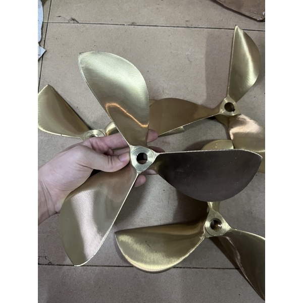 Chân vịt thau 3 tấc chân vịt đồng thau 3 cánh chạy trái
