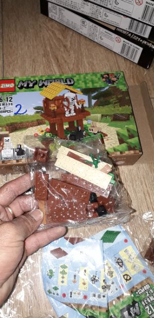 Lắp ráp 1 hộp LegoMineCraff MyWord 636 có trên 100 chi tiết bằng nhựa ABS
