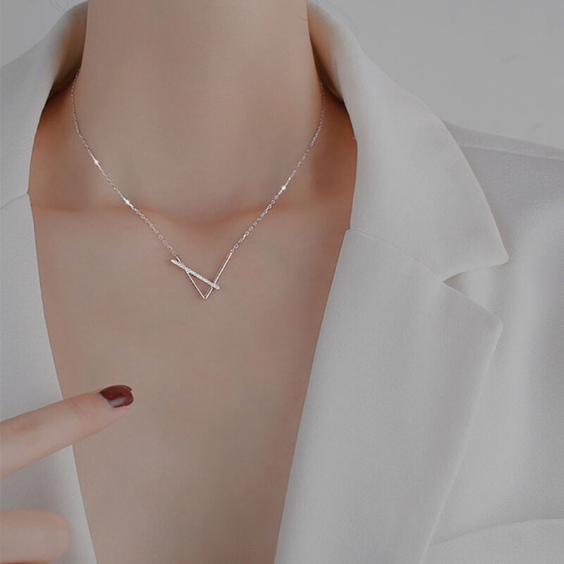 Vòng cổ mặt chữ V thời trang cho nữ