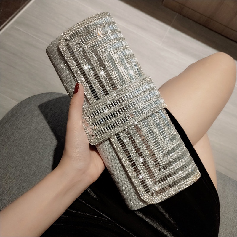 Ví cầm tay đính kim cương nhân tạo thời trang sang trọng 2022 phù hợp dự tiệc cho nữ