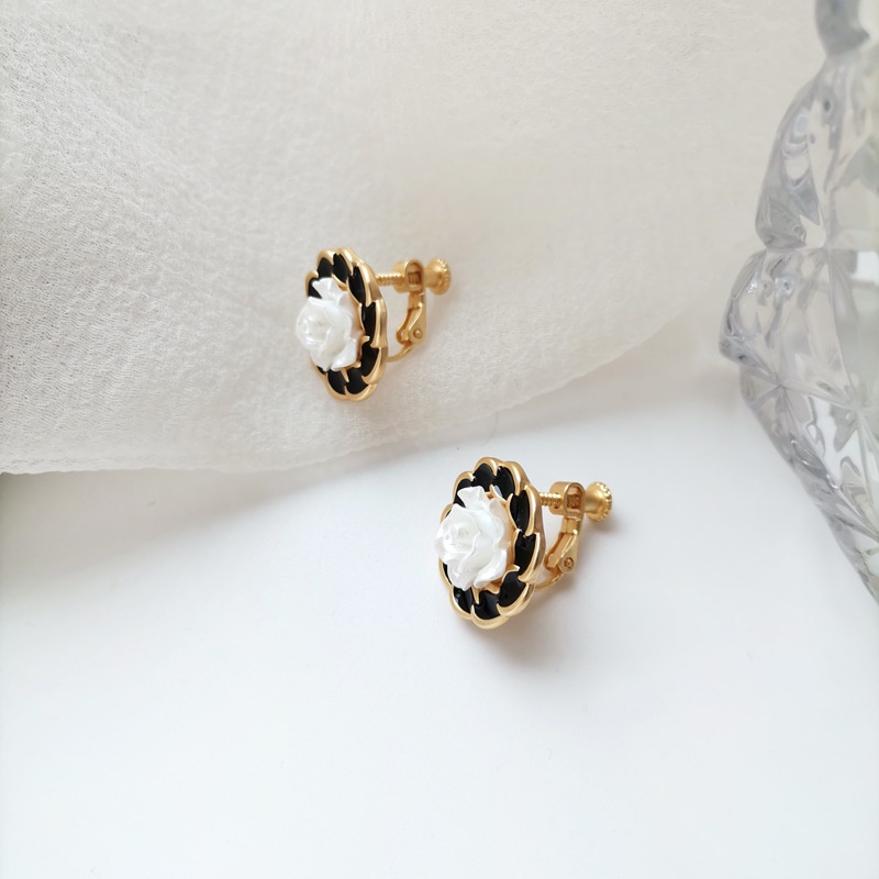 Khuyên tai kẹp không bấm lỗ chốt điều chỉnh K120 bằng hợp kim mạ vàng hình tròn bông hoa dáng ngắn Leous Accessories