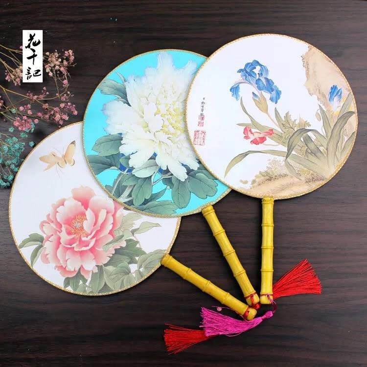 Quạt tròn cổ trang chất lượng có sẵn
