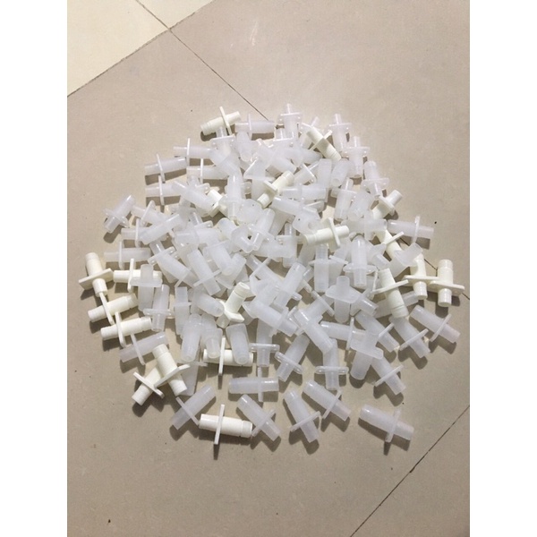 Đầu nối ren trong vòi máy nước nóng lạnh