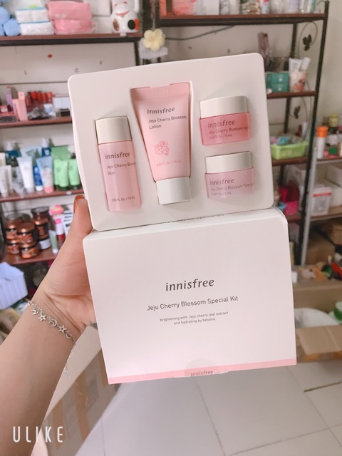 Bộ Kit Dưỡng Trắng Da 4 Món Innisfree Cherry