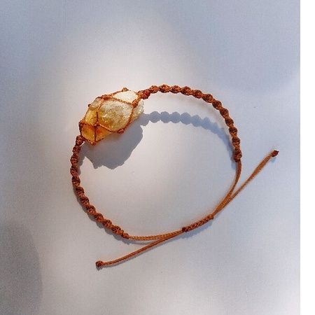 Vòng tay citrine macrame