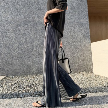 Quần dài vải lụa lưng cao ống rộng thiết kế xếp ly | BigBuy360 - bigbuy360.vn