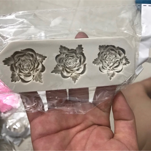 Khuôn silicon 3 hoa hồng kèm lá ( kèm hình thật)