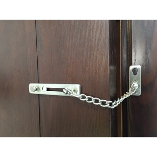 Chốt khoá an toàn dây xích bảo vệ người thân an toàn thoáng gió cho căn hộ chung cư