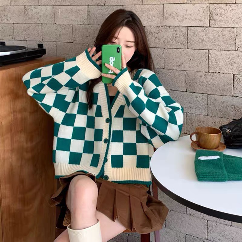 Áo cardigan caro viền xanh lá hot trend