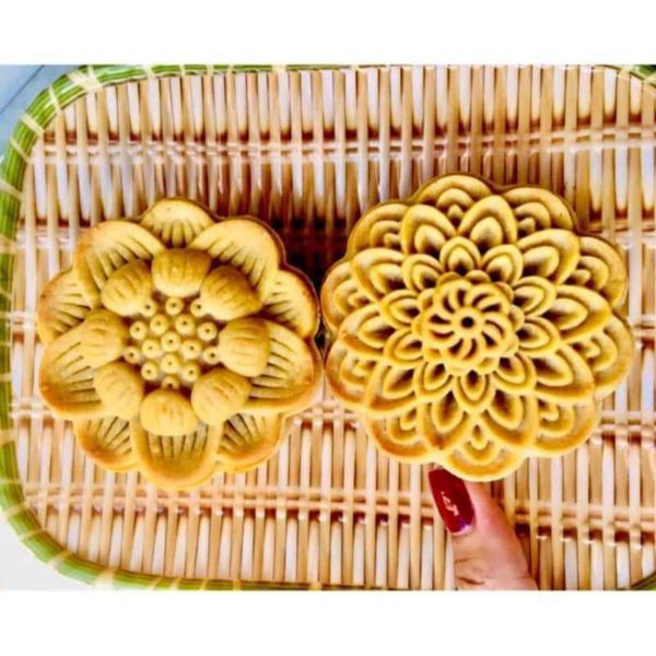 KHUÔN TRUNG THU LÒ XO 2 MẶT SEN THÁP 150GR