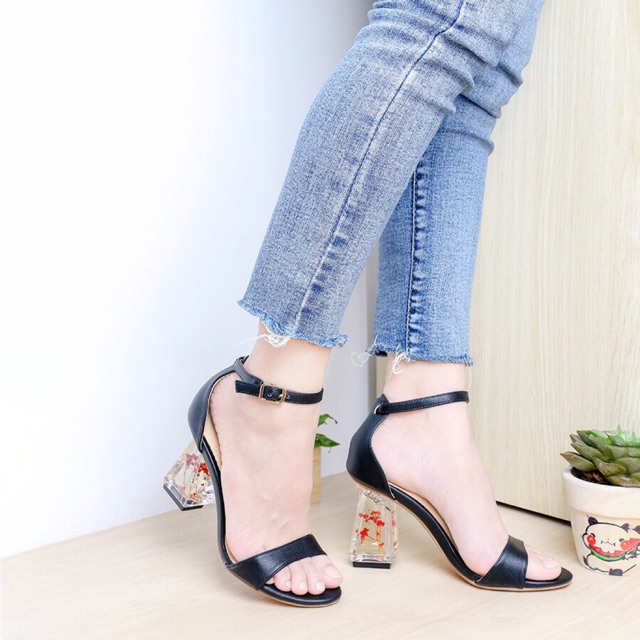 Sandan gót trong cao cấp