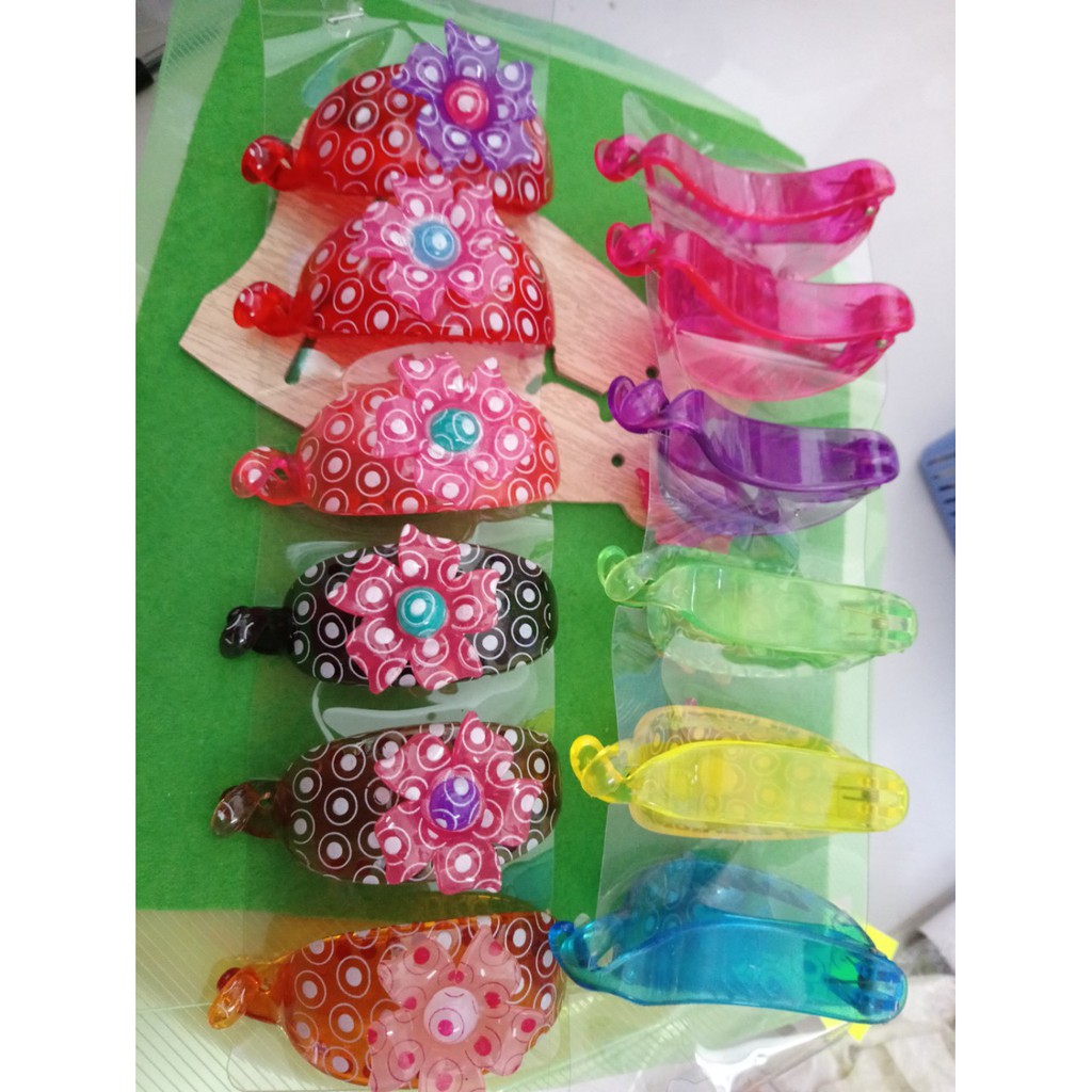 Combo 6 kẹp tóc đủ màu ngẫu nhiên. Giá siêu rẻ chỉ 50k/6 cái. Hàng luôn có sẵn nhe các bạn