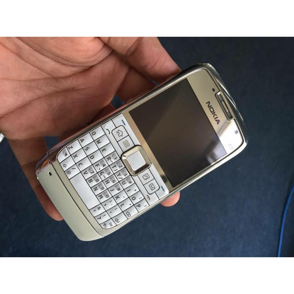 ĐIỆN THOẠI CỔ GIÁ RẺ NOKIA E71 kèm pin sạc