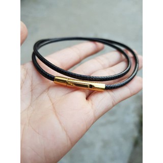 Dây da đeo cổ khóa vàng