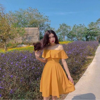 Váy trễ vai xoè
