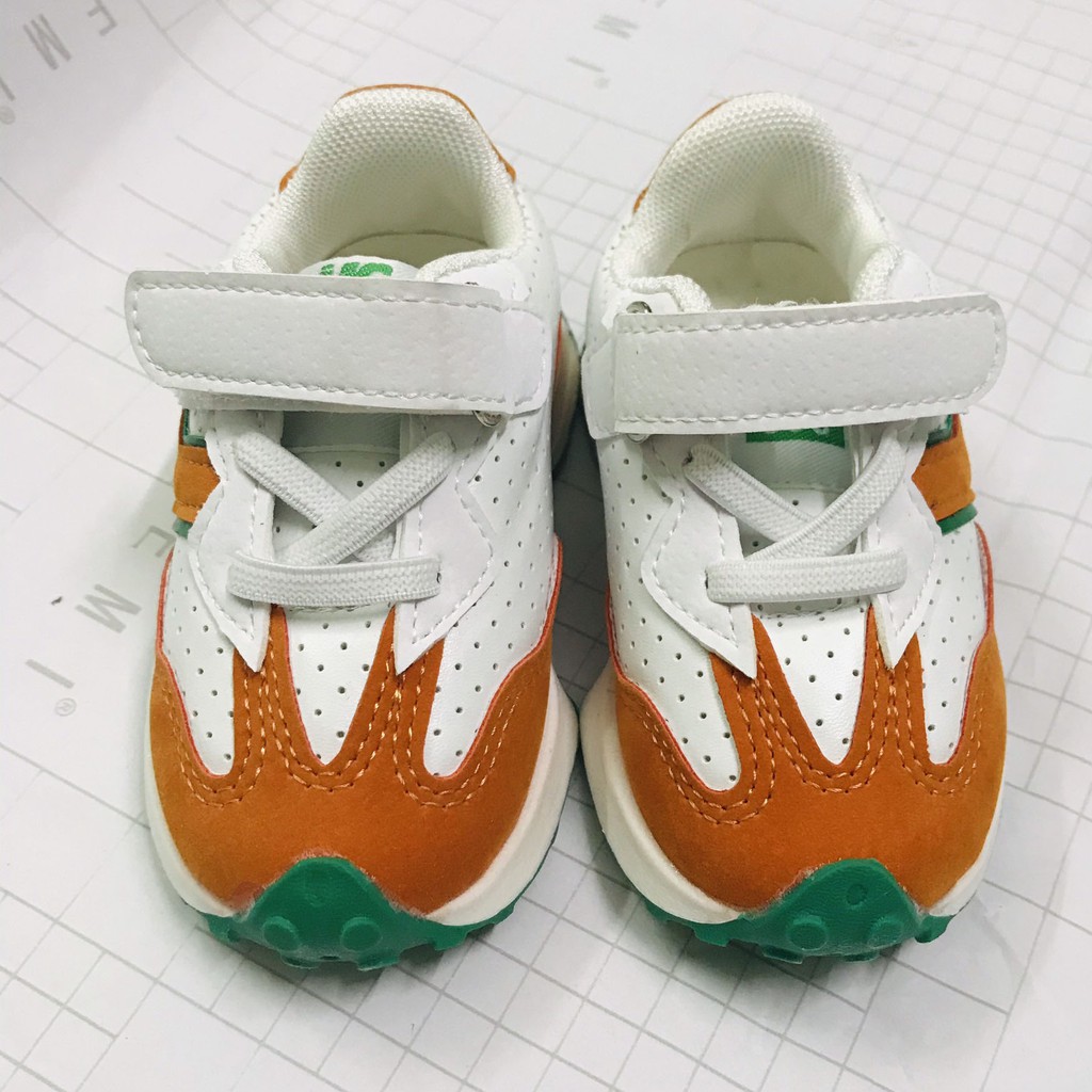 [ SALE ] giày trẻ em hình dâu ( cam,đen )