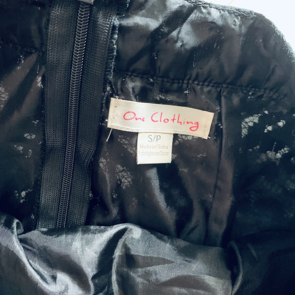 Chân váy ren hiệu One Clothing