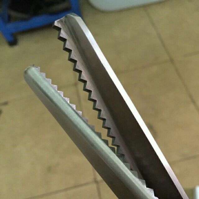 Kéo cắt vải răng cưa