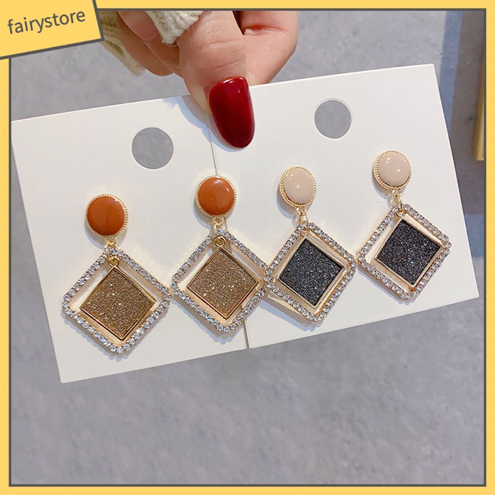 Bông Tai Dáng Dài Tạo Hình Độc Đáo Cho Nữ