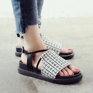 Sandal he 2018