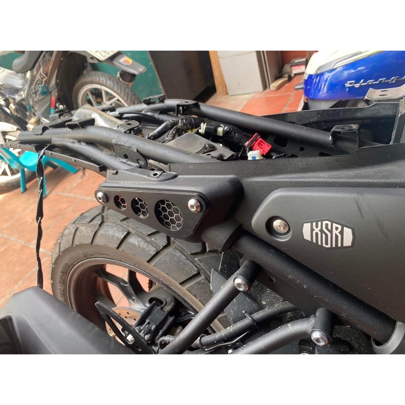 Ốp hông sau XSR155 inox CNC siêu đẹp