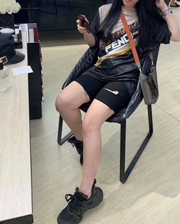 Quần jean lửng nữ rách