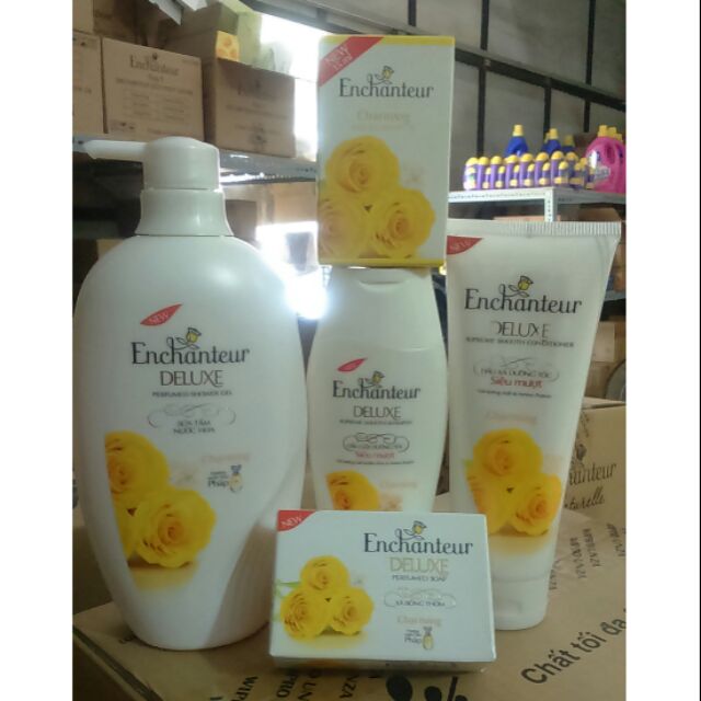 COMBO 5 sản phẩm trọn bộ của Enchanteur: Enchanteur tắm 650g+ gội 180g+ Xả En 180g+ Xà bông En 90g+ 