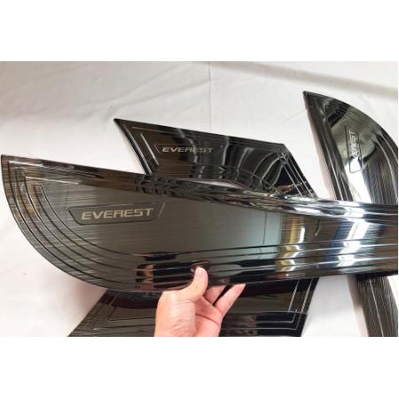 Ốp tapli Ford Everest 2017-2019 titan cao cấp