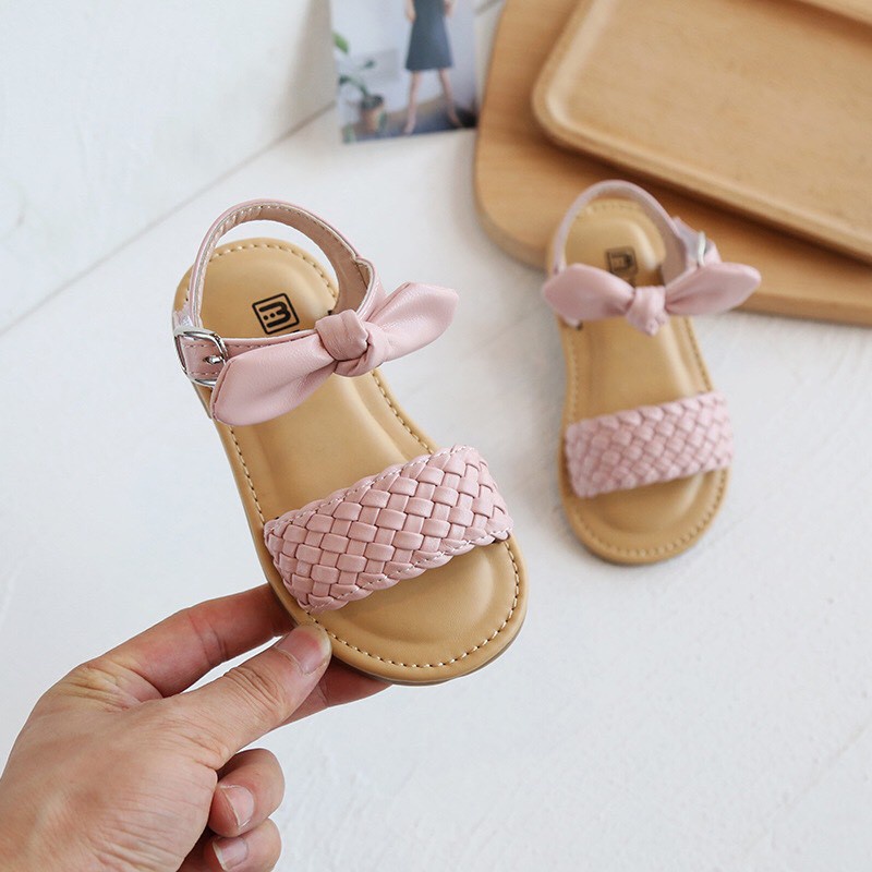 Sandal bé gái - dép quai hậu cho bé gái đan dây thắt nơ da mẫu mới siêu điệu, quai dán chỉnh độ dài Babybees V732