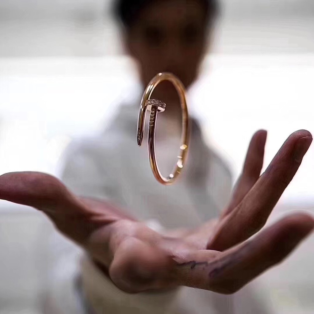 Vòng Đeo Tay Caritier Love Au 750 Thiết Kế Thời Trang Sang Trọng Dành Cho Nữ